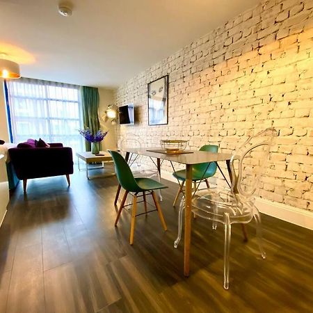Stunning Apartment Suite - Free Parking & Wifi! Poole Ngoại thất bức ảnh