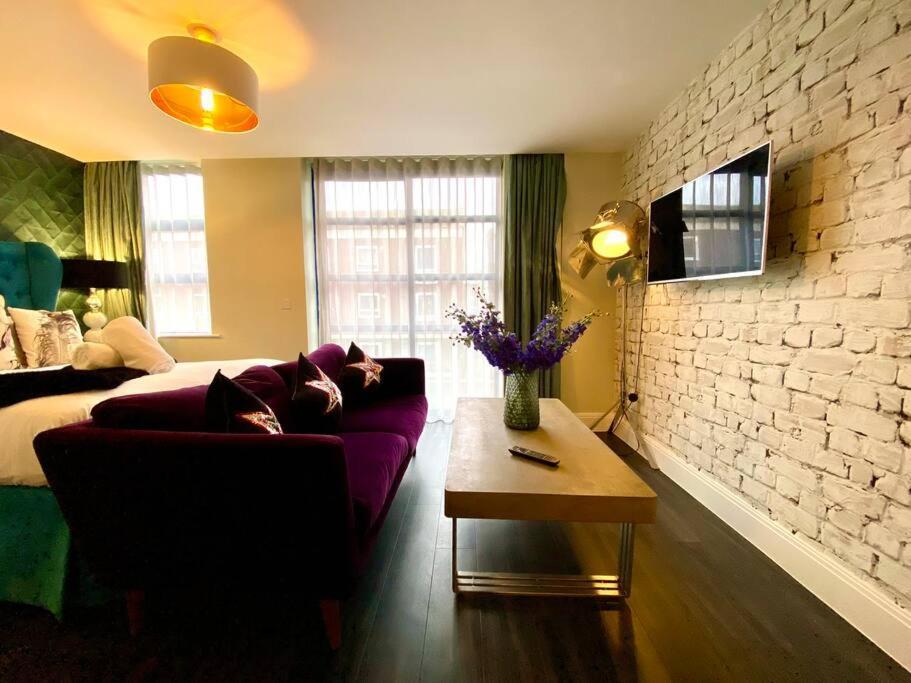 Stunning Apartment Suite - Free Parking & Wifi! Poole Ngoại thất bức ảnh