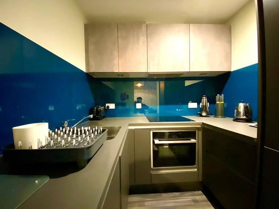 Stunning Apartment Suite - Free Parking & Wifi! Poole Ngoại thất bức ảnh