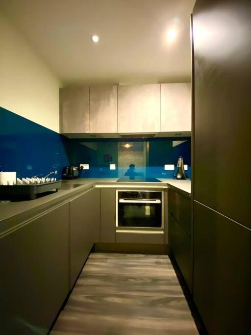 Stunning Apartment Suite - Free Parking & Wifi! Poole Ngoại thất bức ảnh