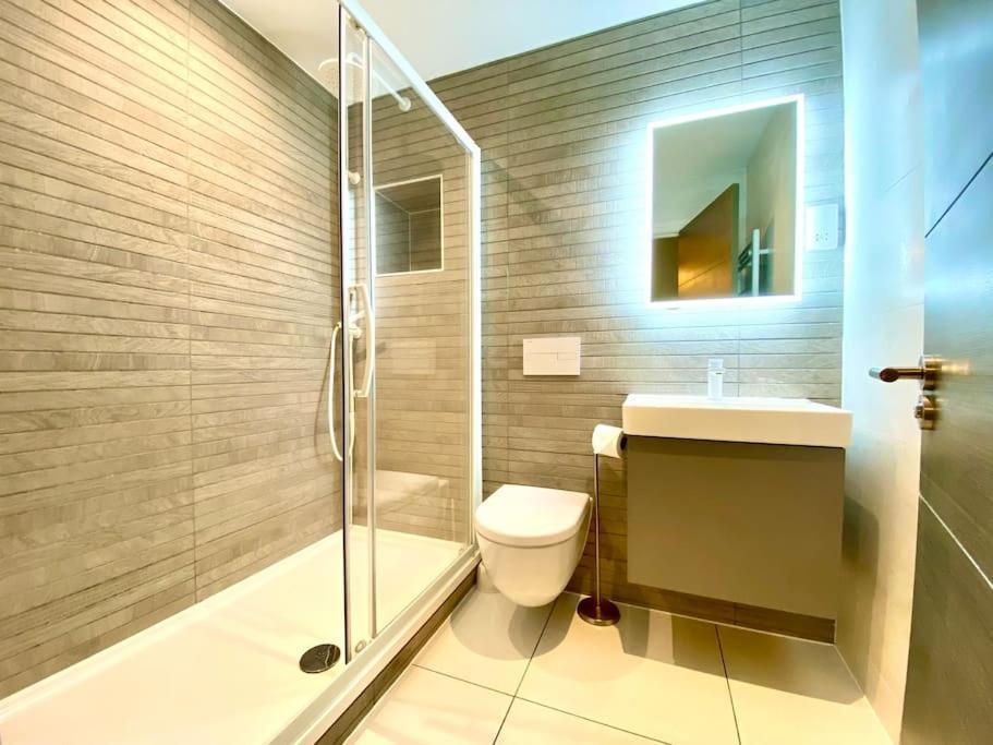 Stunning Apartment Suite - Free Parking & Wifi! Poole Ngoại thất bức ảnh