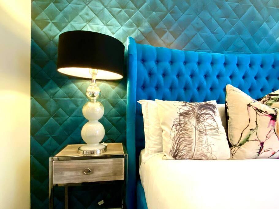 Stunning Apartment Suite - Free Parking & Wifi! Poole Ngoại thất bức ảnh